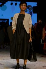 Kiran Rao As Guest At LFW 2017 on 18th Aug 2017 (5)_59985a7277a31.JPG