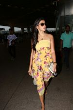 Pooja Hegde Spotted At Airport on 18th Aug 2017 (4)_599853e2d63d7.JPG