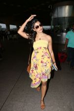 Pooja Hegde Spotted At Airport on 18th Aug 2017 (5)_599853e431db9.JPG