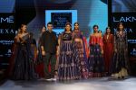 Saiyami Kher On Ramp Walks For Nachiket Barve As A Showstopper For LFW 2017 on 19th Aug 2017 (12)_59992ce622b19.JPG
