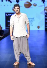Sikandar Kher As A Guest For LFW 2017 on 19th Aug 2017 (10)_599928402209b.jpg