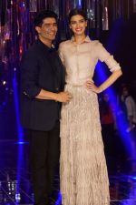 Diana Penty as Guest For Manish Malhotra At LFW Winter Festive 2017 on 20th Aug 2017 (104)_599aa2a1046c4.JPG