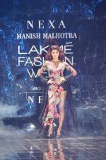 Jacqueline Fernandez Walks Ramp For Manish Malhotra At LFW Winter Festive 2017 on 20th Aug 2017 (51)_599a8bf912f19.JPG