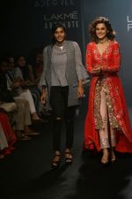 Taapsee Pannu Walks Ramp For Divya Reddy At LFW Winter Festive 2017 on 20th Aug 2017 (54)_599a8ca2cb3c4.JPG