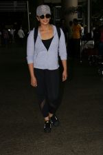 Huma Qureshi Spotted At Airport on 21st Aug 2017 (11)_599bcdab56948.JPG