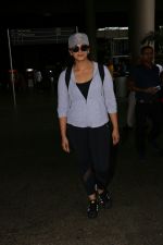 Huma Qureshi Spotted At Airport on 21st Aug 2017 (2)_599bcd9f84e29.JPG