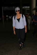 Huma Qureshi Spotted At Airport on 21st Aug 2017 (3)_599bcda0f0701.JPG