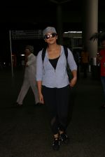 Huma Qureshi Spotted At Airport on 21st Aug 2017 (6)_599bcda4698f3.JPG