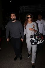 Shilpa Shetty & Raj Kundra Spotted At Airport on 23rd Aug 2017 (25)_599d488500a1a.JPG