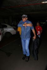 Jackie Shroff Spotted At Airport on 23rd Aug 2017 (12)_599e71325bba3.JPG