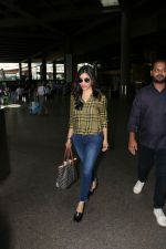 Sophie Choudry Spotted At Airport on 23rd Aug 2017 (7)_599e71407ed50.JPG