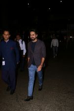 Ayushmann Khurrana Spotted At Airport on 28th Aug 2017 (2)_59a3c0d6831f0.JPG