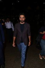 Ayushmann Khurrana Spotted At Airport on 28th Aug 2017 (5)_59a3c0d9cc0a4.JPG