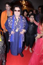 Bappi Lahiri Came For Darshan At Andheri Cha Raja on 28th Aug 2017 (31)_59a507ea0e2f8.JPG