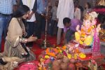 Poonam Pandey Came For Darshan At Andheri Cha Raja on 28th Aug 2017 (6)_59a5081f0927a.JPG