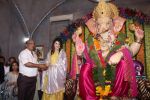 Urvashi Rautela Visit Andheri Cha Raja To Take Blessing Of Bappa on 28th Aug 2017 (24)_59a5086b86ec5.JPG