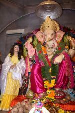 Urvashi Rautela Visit Andheri Cha Raja To Take Blessing Of Bappa on 28th Aug 2017 (27)_59a5086d42211.JPG