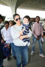 Kareena Kapoor Khan With Son Taimur Ali Khan Spotted At Airport on 31st Aug 2017 (9)_59a8f09773ffa.JPG
