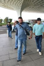 Sanjay Dutt Spotted At Airport on 31st Aug 2017 (9)_59a8f07241da3.JPG