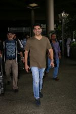 Arbaaz Khan Spotted At Airport on 1st sept 2017 (16)_59aa4aaa34353.JPG