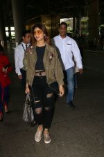 Shilpa Shetty Spotted At Airport on 1st Sept 2017 (5)_59aa4b7abae27.JPG