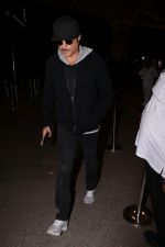Anil Kapoor Spotted At Airport on 7th Sept 2017 (13)_59b0f4b110d31.JPG