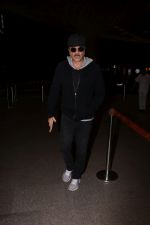 Anil Kapoor Spotted At Airport on 7th Sept 2017 (9)_59b0f4ae9ef4f.JPG