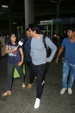 Arjun Rampal Spotted At Airport on 6th Sept 2017 (9)_59b0e41b6ee8a.JPG