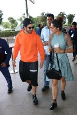 Varun Dhawan, Taapsee Pannu Spotted At Airport on 7th Sept 2017 (1)_59b0f4f9bc695.JPG