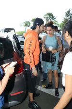 Varun Dhawan, Taapsee Pannu Spotted At Airport on 7th Sept 2017 (15)_59b0f53850509.JPG