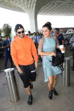 Varun Dhawan, Taapsee Pannu Spotted At Airport on 7th Sept 2017 (17)_59b0f5469d2a3.JPG