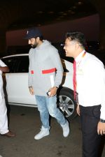 Abhishek Bachchan Spotted At Airport on 7th Sept 2017 (3)_59b249516f14d.JPG