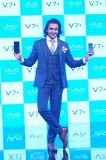 Ranveer Singh at the Launch Of Vivo V7+ Flagship Device on 7th Sept 2017 (150)_59b24a57dca39.JPG