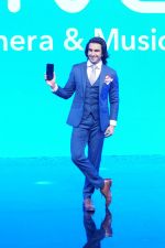 Ranveer Singh at the Launch Of Vivo V7+ Flagship Device on 7th Sept 2017 (168)_59b24a63b93a2.JPG