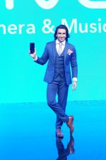 Ranveer Singh at the Launch Of Vivo V7+ Flagship Device on 7th Sept 2017 (169)_59b24a644f4e2.JPG