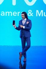 Ranveer Singh at the Launch Of Vivo V7+ Flagship Device on 7th Sept 2017 (171)_59b24a659a825.JPG
