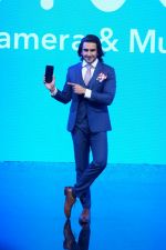 Ranveer Singh at the Launch Of Vivo V7+ Flagship Device on 7th Sept 2017 (173)_59b24a66bf865.JPG