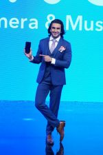 Ranveer Singh at the Launch Of Vivo V7+ Flagship Device on 7th Sept 2017 (176)_59b24a68abf42.JPG