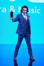 Ranveer Singh at the Launch Of Vivo V7+ Flagship Device on 7th Sept 2017 (181)_59b24a6bd8bf0.JPG