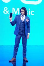 Ranveer Singh at the Launch Of Vivo V7+ Flagship Device on 7th Sept 2017 (183)_59b24a6d00f53.JPG
