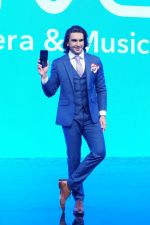 Ranveer Singh at the Launch Of Vivo V7+ Flagship Device on 7th Sept 2017 (186)_59b24a6ed5aca.JPG