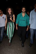 Varun Dhawan,Taapsee Pannu Spotted At Airport on 7th Sept 2017 (11)_59b2670bb9b58.JPG