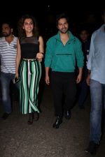 Varun Dhawan,Taapsee Pannu Spotted At Airport on 7th Sept 2017 (9)_59b2670b07959.JPG