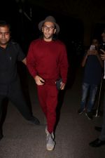 Ranveer Singh Spotted At Airport on 8th Sept 2017 (12)_59b39795e4ed4.JPG