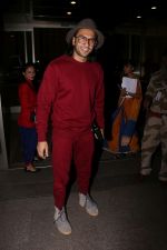 Ranveer Singh Spotted At Airport on 8th Sept 2017 (18)_59b39799d72e1.JPG