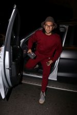 Ranveer Singh Spotted At Airport on 8th Sept 2017 (2)_59b3978e05c93.JPG
