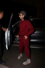 Ranveer Singh Spotted At Airport on 8th Sept 2017 (8)_59b397932649e.JPG