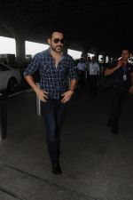 Emraan Hashmi Spotted At Airport on 9th Sept 2017 (9)_59b4b6d8dc5a2.JPG