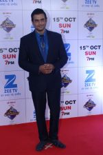 Madhavan at the Red Carpet Of The Grand Celebration Of Zee Rishtey Awards 2017 on 10th Sept 2017 (227)_59b6315a4942a.JPG