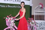 Kalki Koechlin At Launch Of Oriflame New Brand Campaign And Brand Ambassador Announcement on 12th Sept 2017 (26)_59b8cf5f4e953.JPG